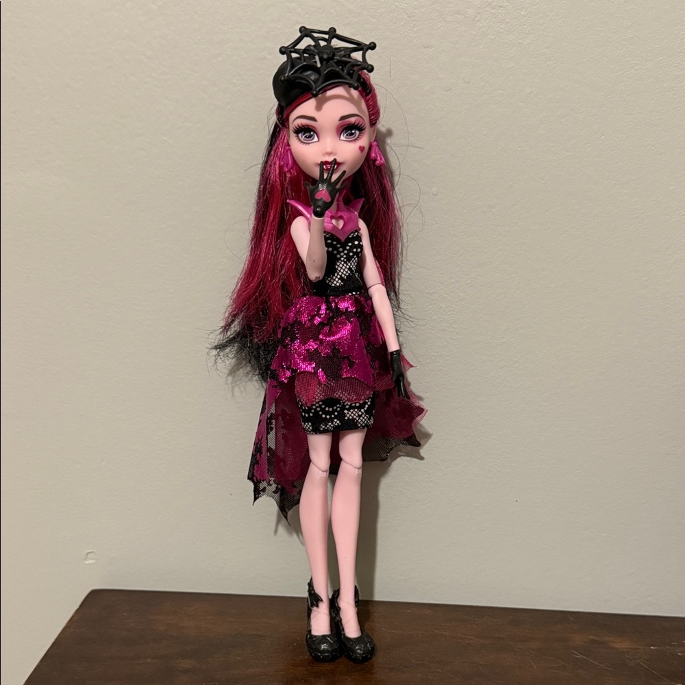 Welcome to Monster High Draculaura